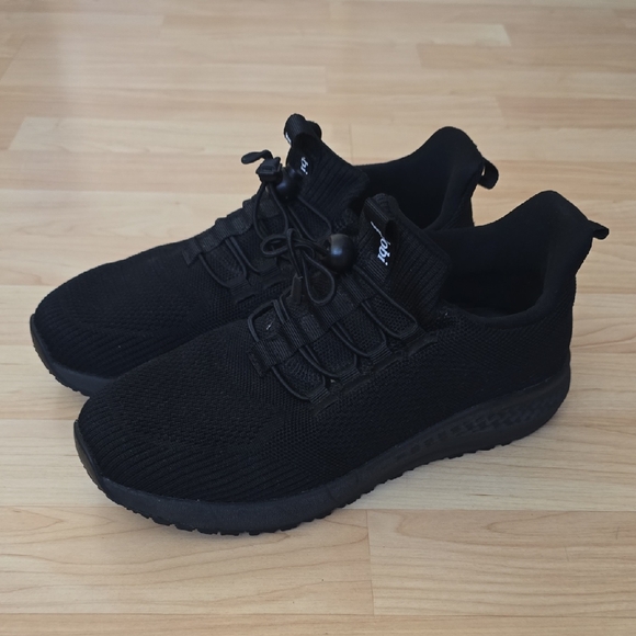 Delobi Non Slip Work Shoes Knit Light weight Black Sneakers Size 7.5 - Picture 1 of 8